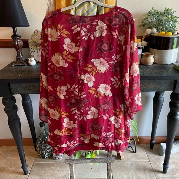 Avenue Studio floral top with matching cami - Picture 6 of 7